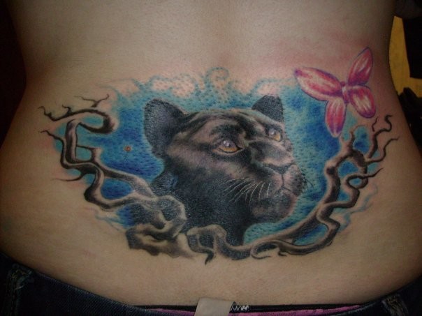 Фотография татуировки под названием «Пантера с бабочкой»