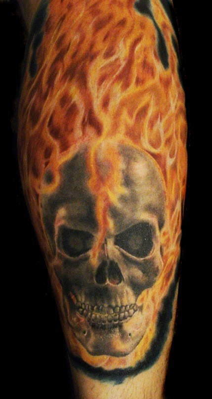 Фотография татуировки под названием «Череп в огне»