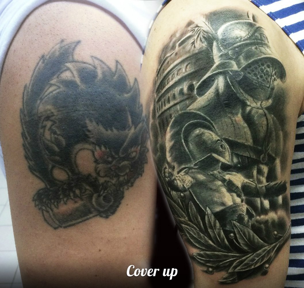 Фотография татуировки под названием «Два гладиатора»