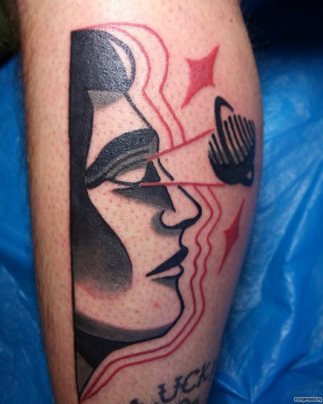 Фотография татуировки под названием «Лицо человека с планетой»