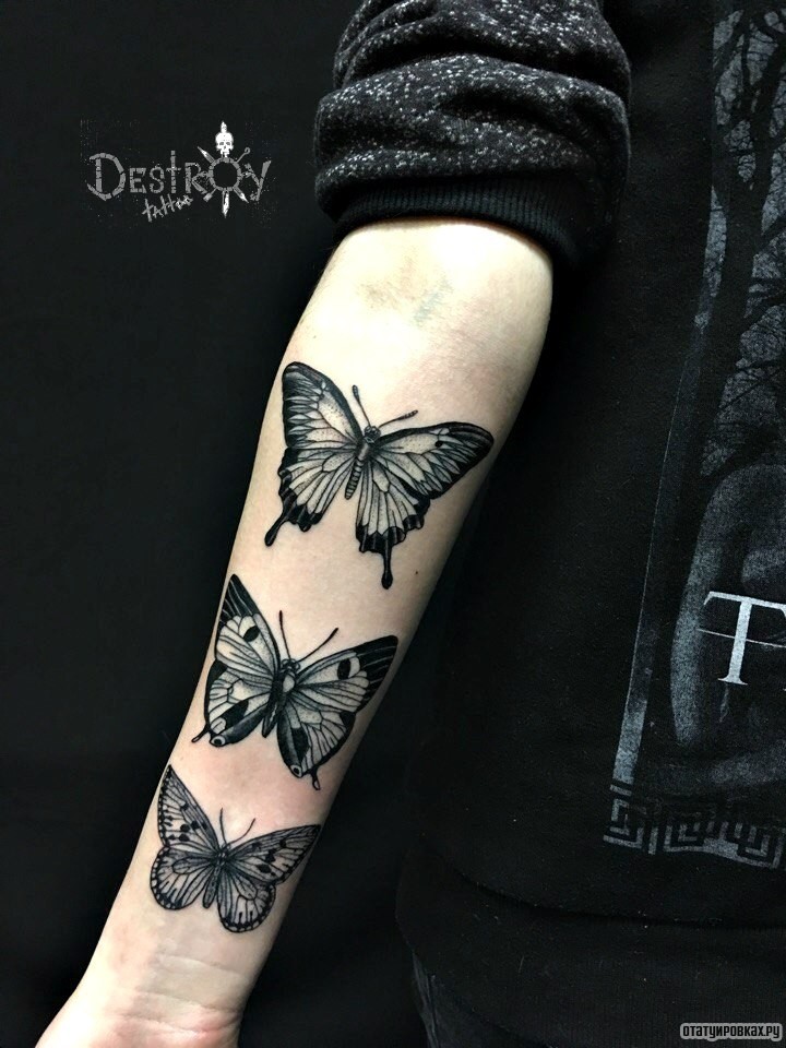Фотография татуировки под названием «Три бабочки»