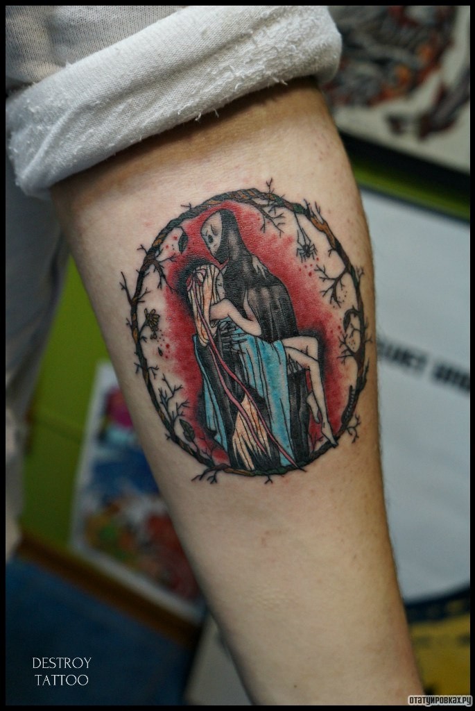 Фотография татуировки под названием «Смерть с девушкой»