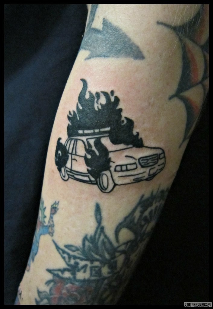 Фотография татуировки под названием «Автомобиль»