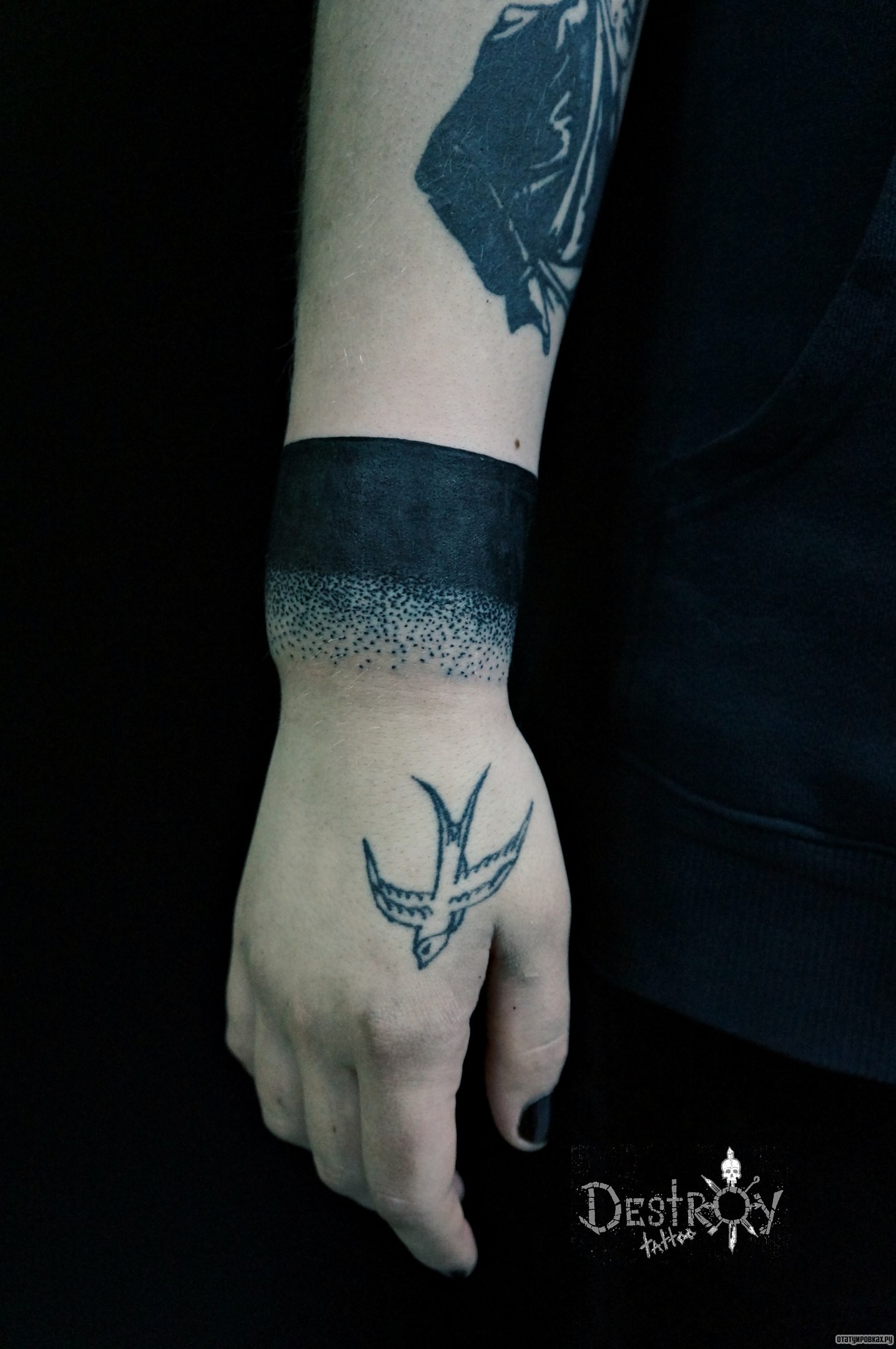 Фотография татуировки под названием «Расточка и черный браслет»