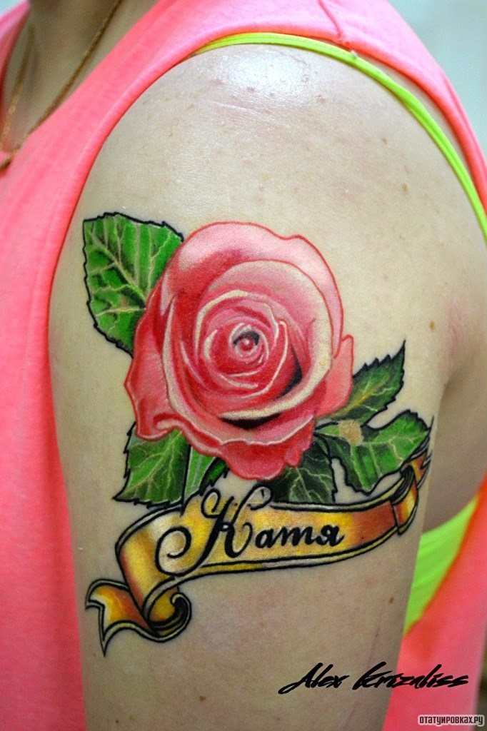 Фотография татуировки под названием «Роза и надпись Катя»