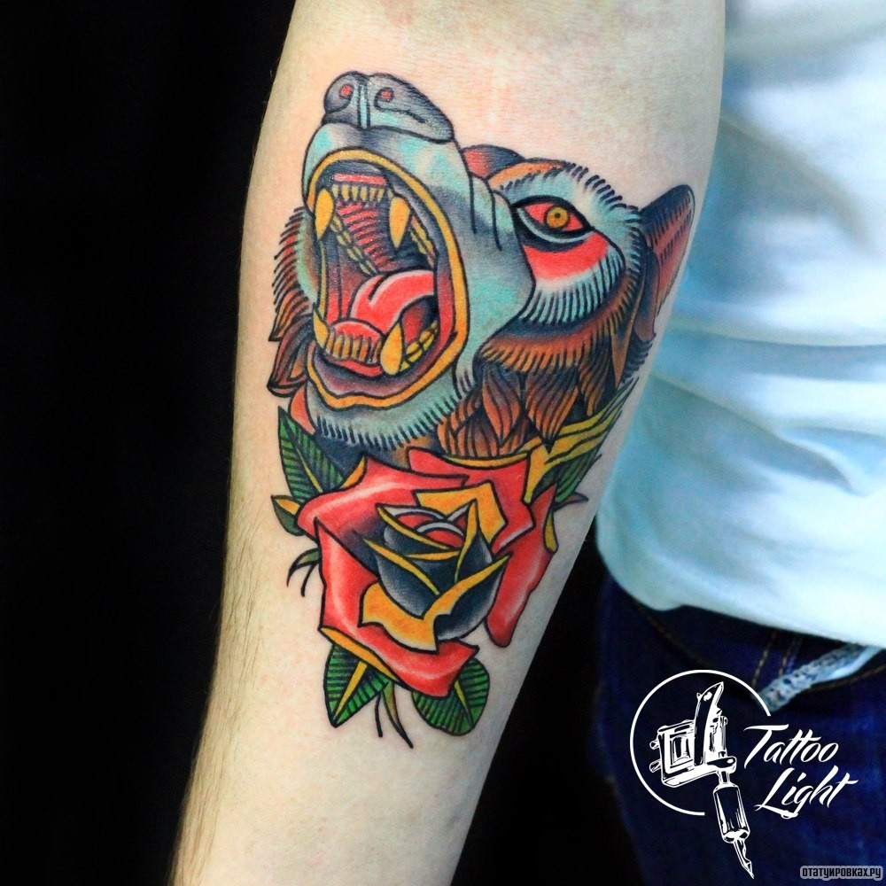 Фотография татуировки под названием «Медведь с розой»