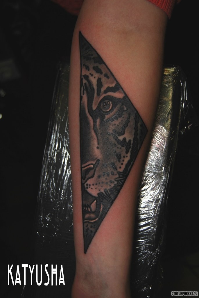 Фотография татуировки под названием «Половина морды тигра»