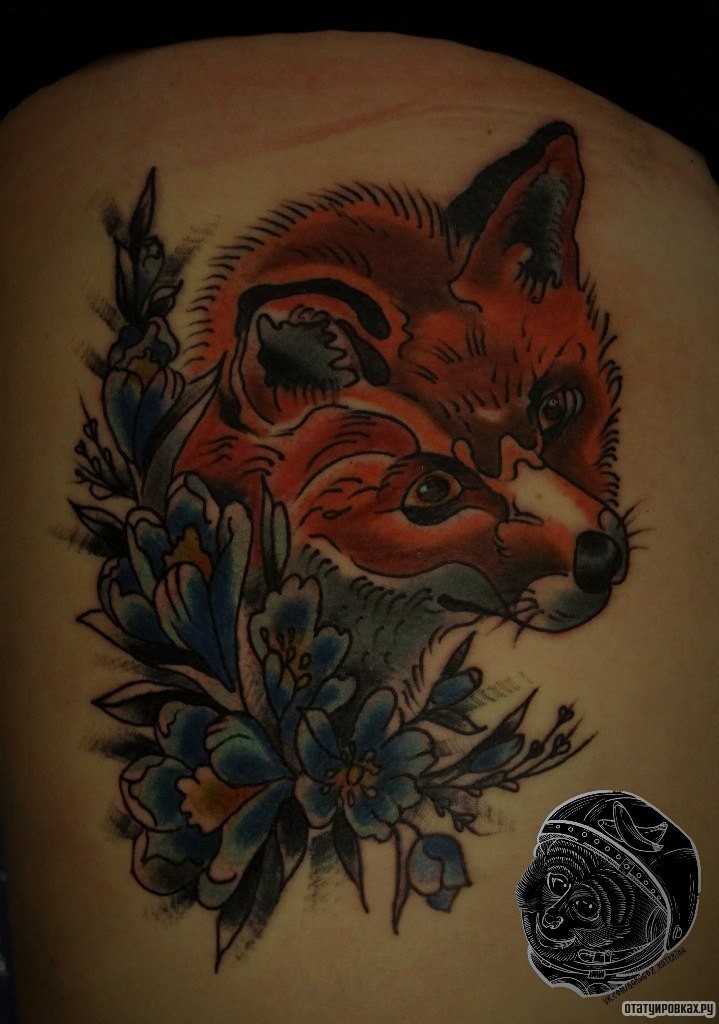 Фотография татуировки под названием «Лиса и цветы»