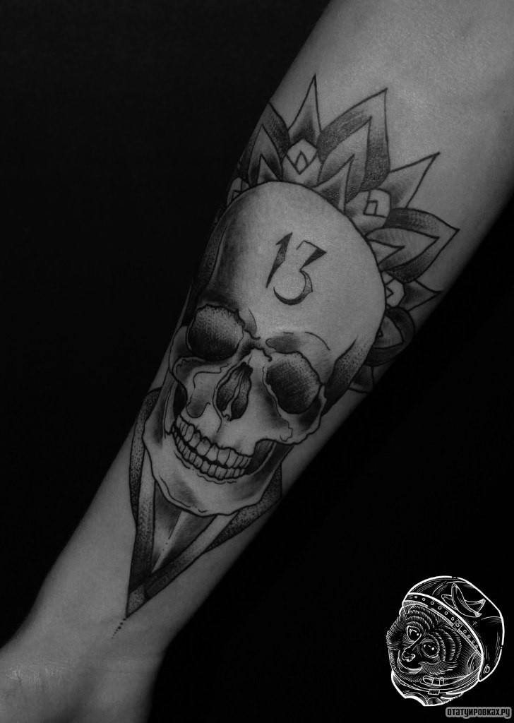 Фотография татуировки под названием «Вереп и цифра 13»