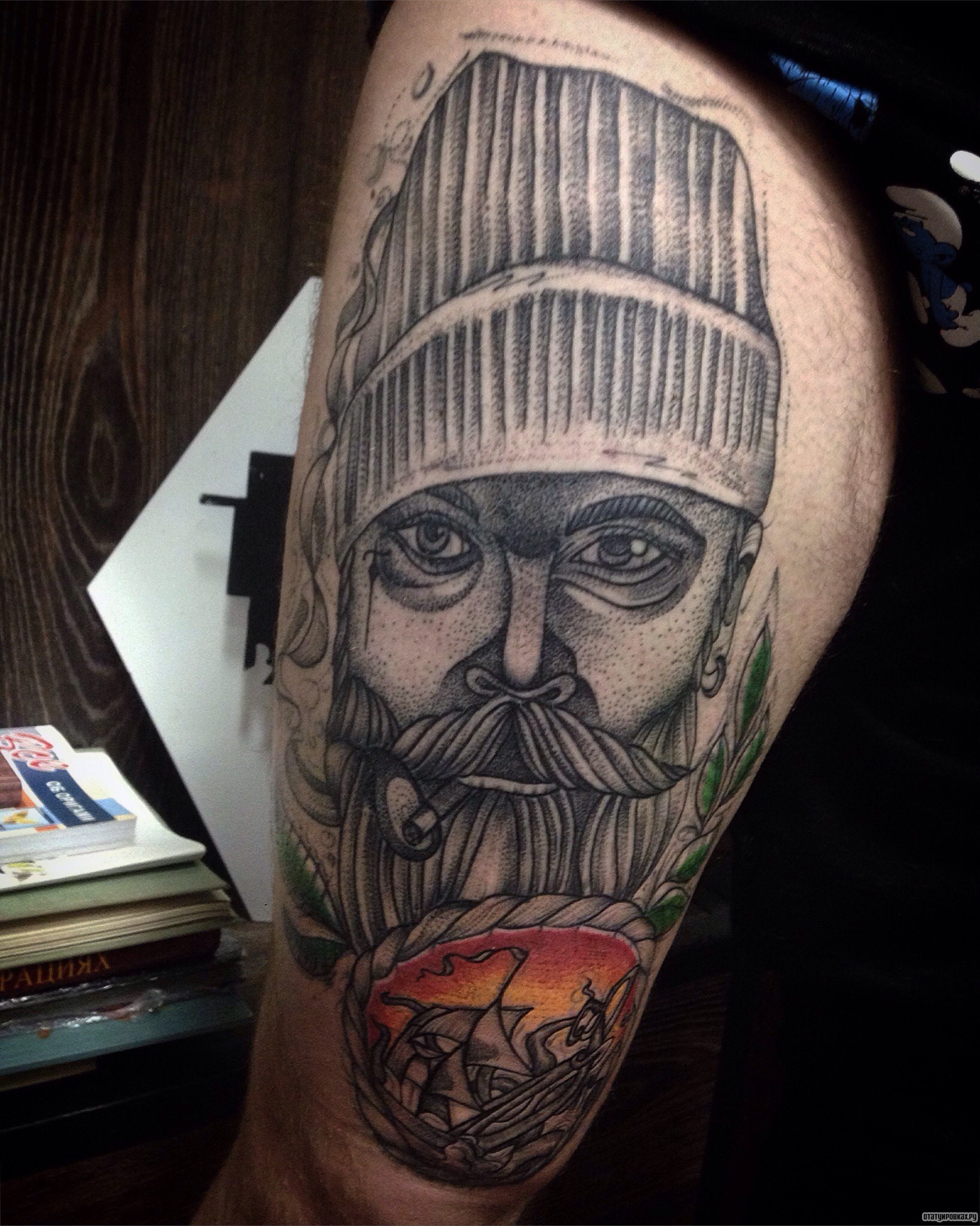 Фотография татуировки под названием «Человек в шапке»