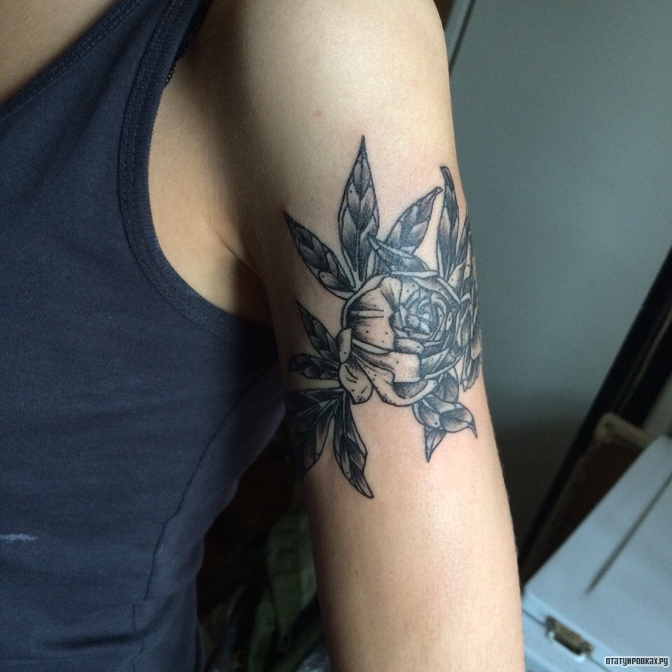 Фотография татуировки под названием «Цветок пиона»