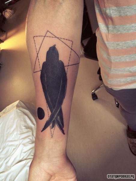 Фотография татуировки под названием «Ворона черная»