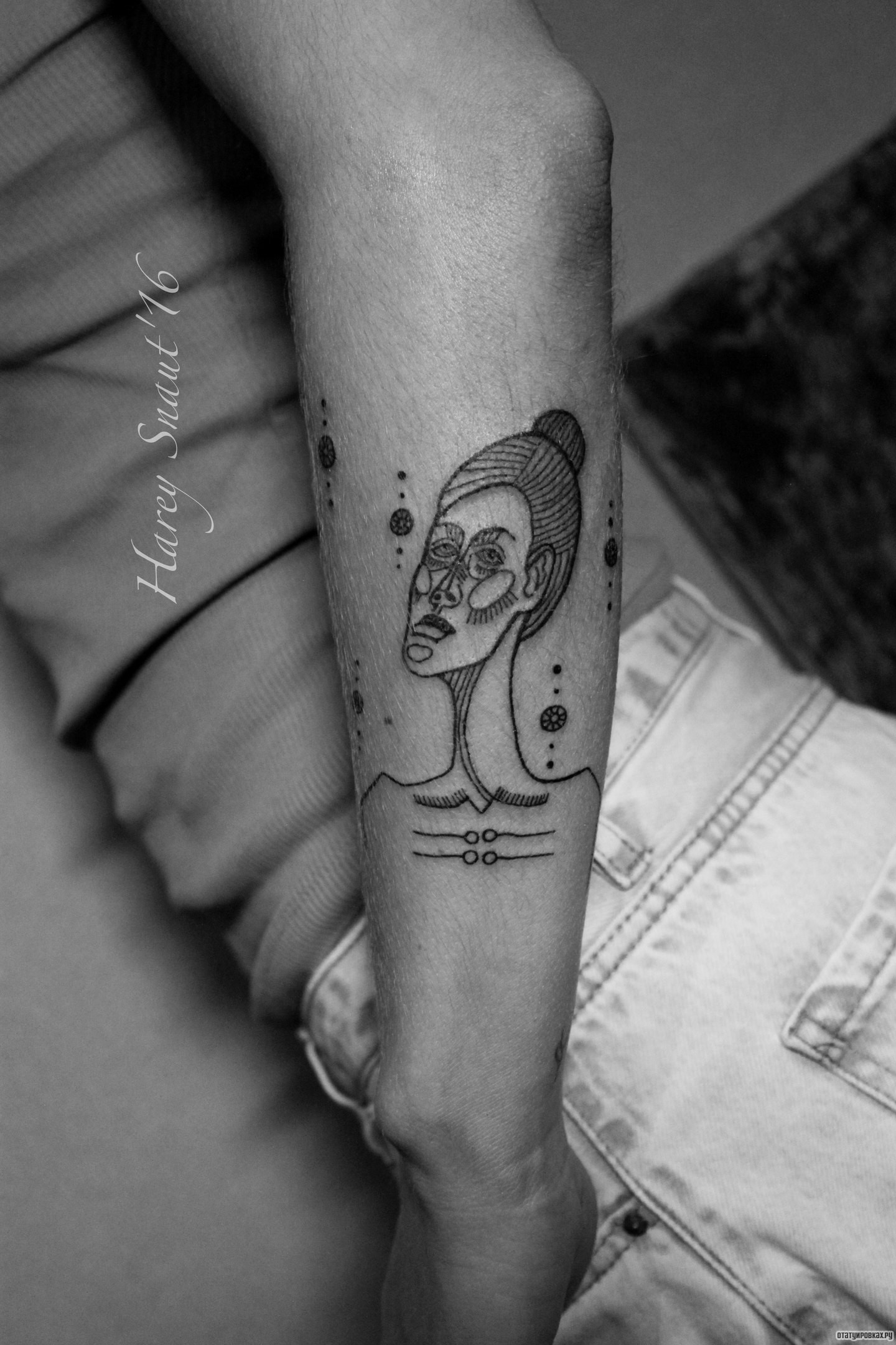 Фотография татуировки под названием «Девушка»