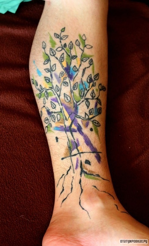 Фотография татуировки под названием «Дерево с листьями»