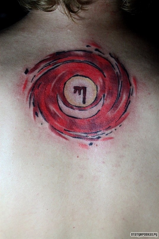 Фотография татуировки под названием «Красный круг»