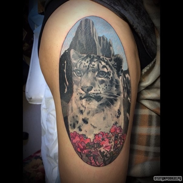Фотография татуировки под названием «Тигрица с цветами»