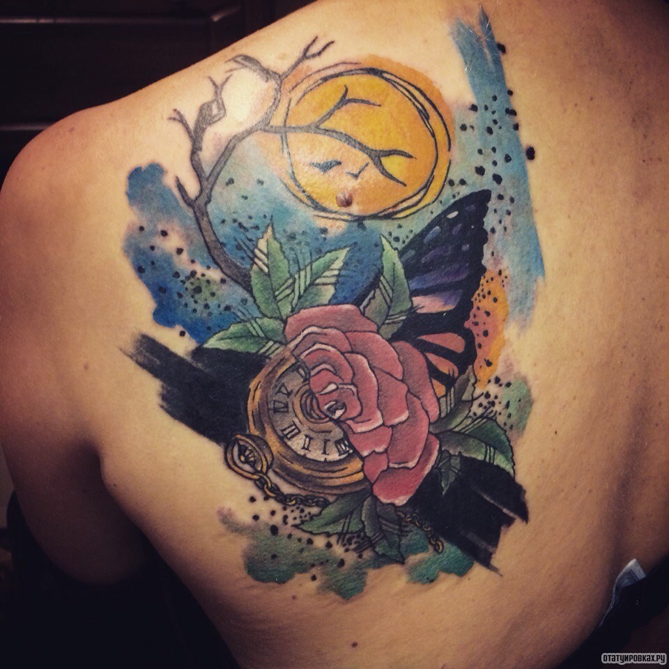 Фотография татуировки под названием «Луна, цветок и часы»