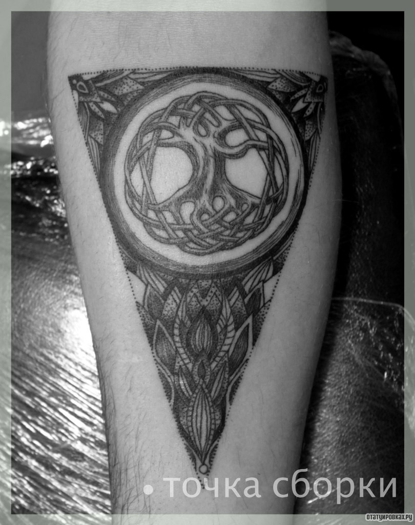 Фотография татуировки под названием «Дерево, русская тату»