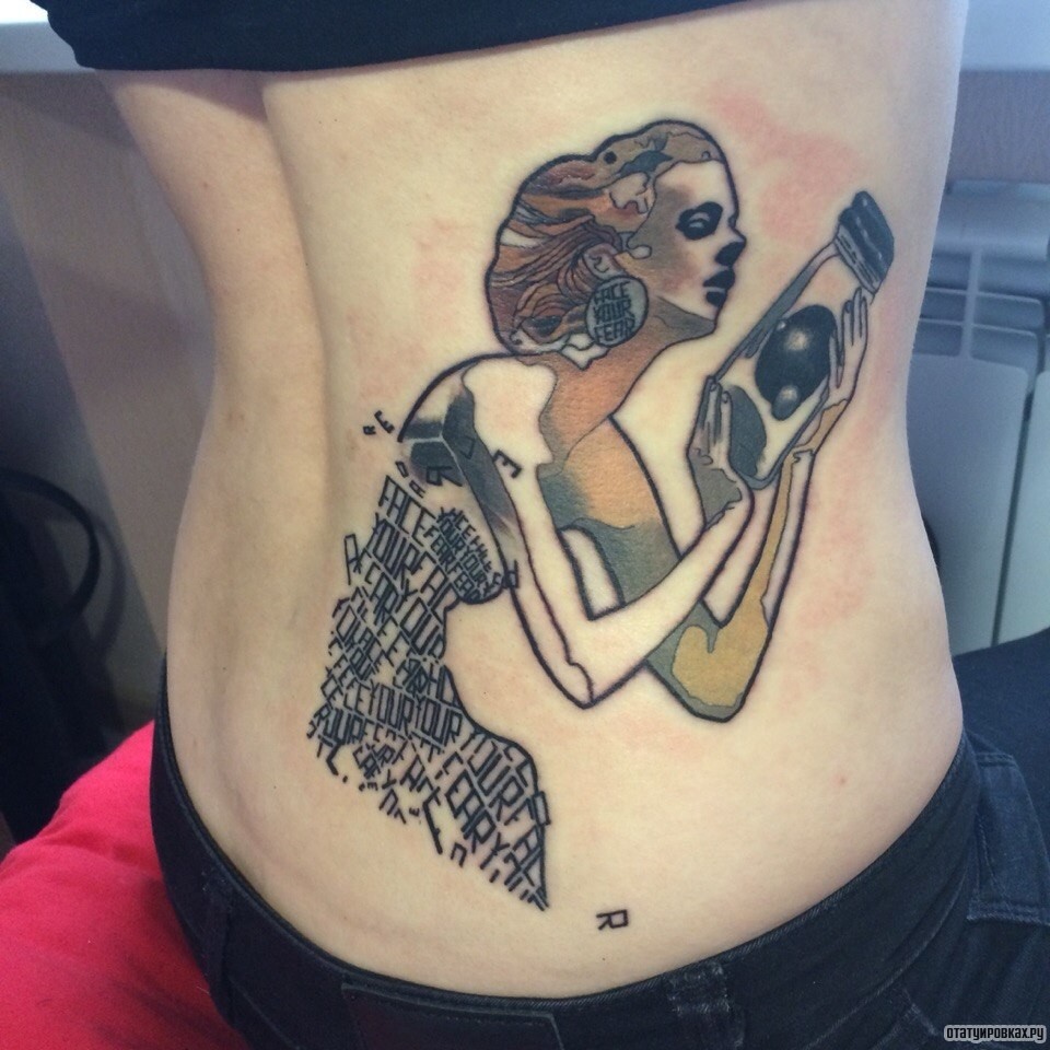 Фотография татуировки под названием «Девушка с банкой»