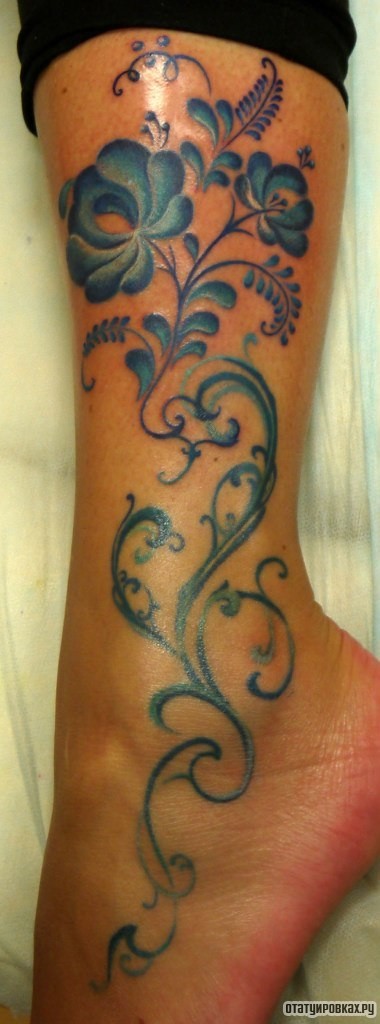 Фотография татуировки под названием «Синий цветок»