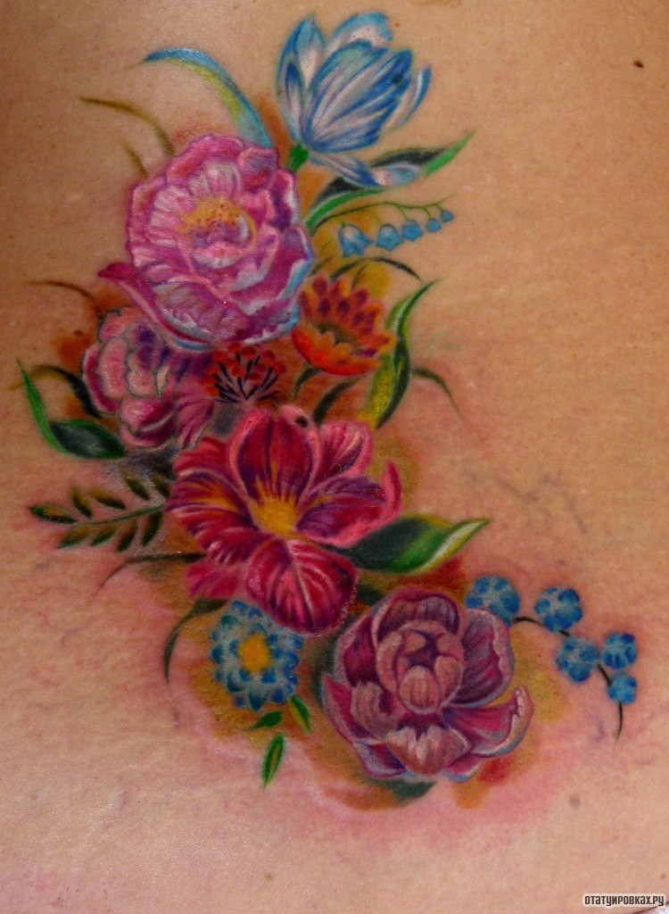 Фотография татуировки под названием «Разноцветные пионы»