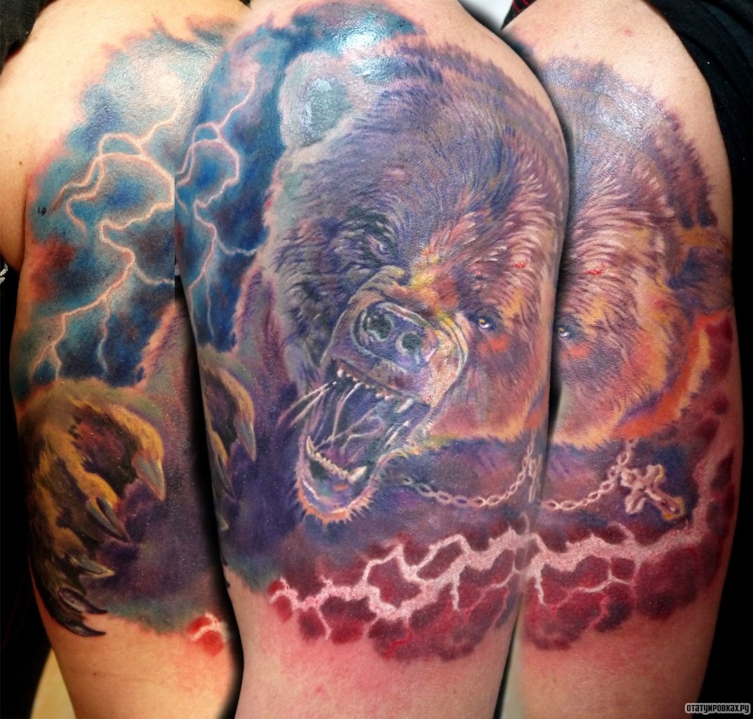 Фотография татуировки под названием «Оскал медведя на фоне грозы»