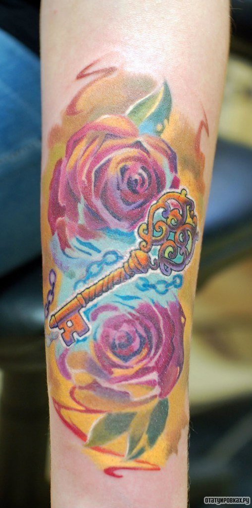 Фотография татуировки под названием «Две розы и ключ»