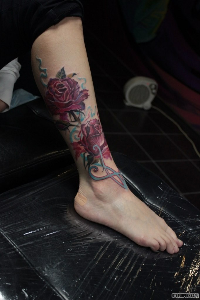 Фотография татуировки под названием «Красивыйе красные розы»