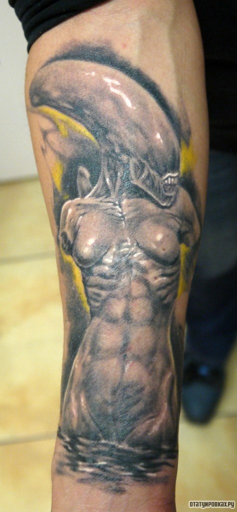 Фотография татуировки под названием «Жуткое чудовище»