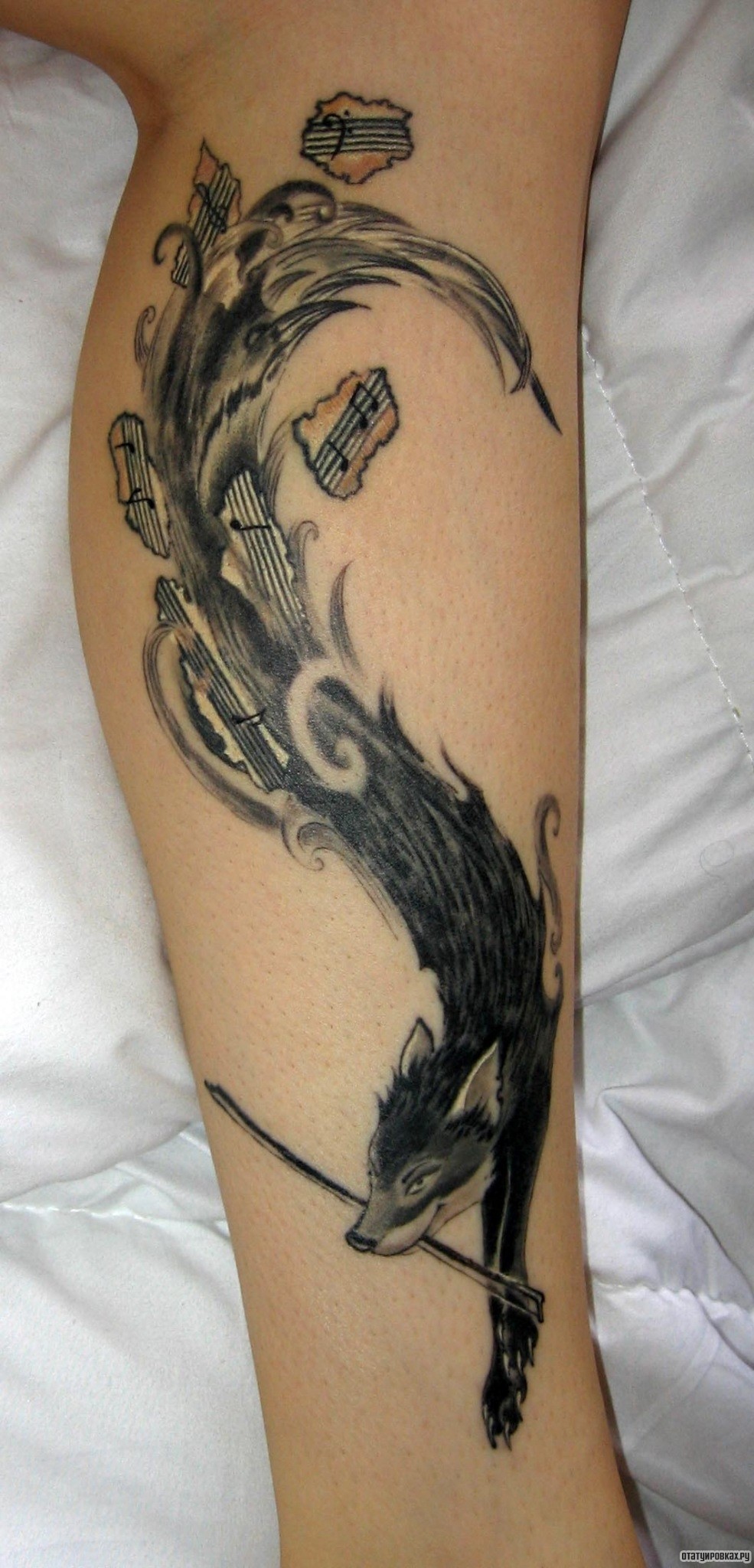 Фотография татуировки под названием «Лиса и музыкальном исполнении»