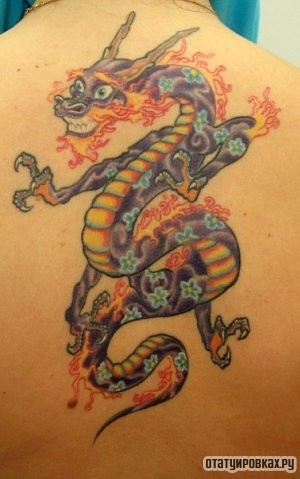 Фотография татуировки под названием «Дракон»