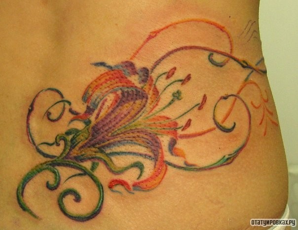 Фотография татуировки под названием «Цветок в узоре»