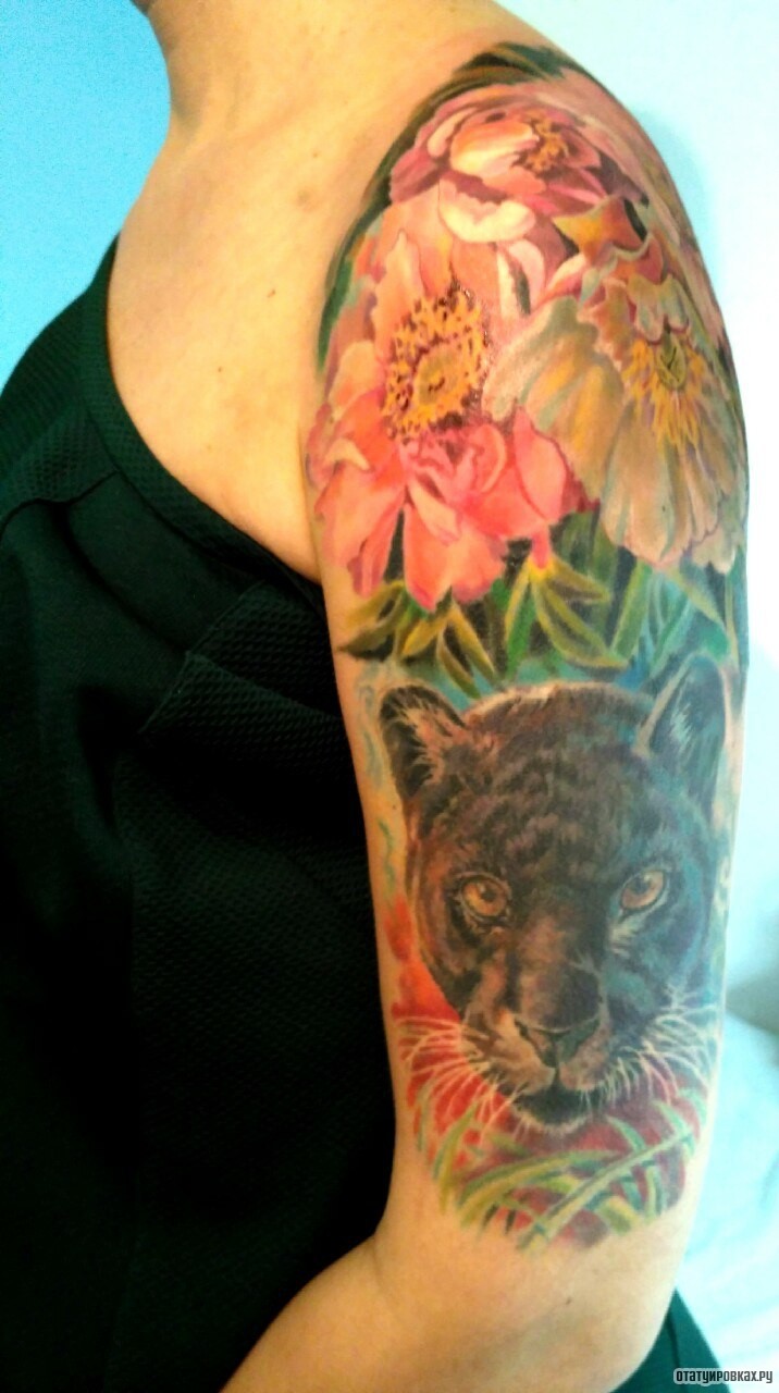 Фотография татуировки под названием «Пантера и цветы»