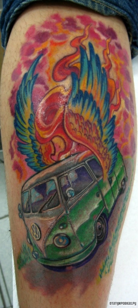 Фотография татуировки под названием «Автобус с крыльями»