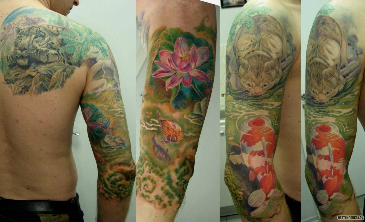 Фотография татуировки под названием «Кот охотится за рыбками, лилия»