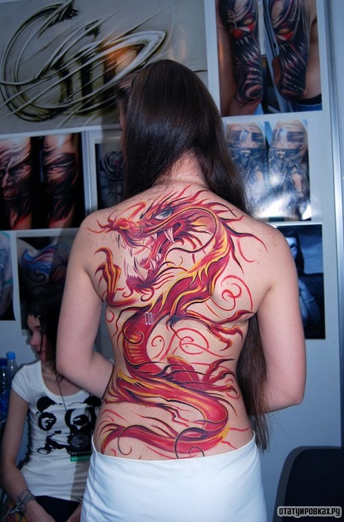 Фотография татуировки под названием «Оранжевый дракон во всю спину»