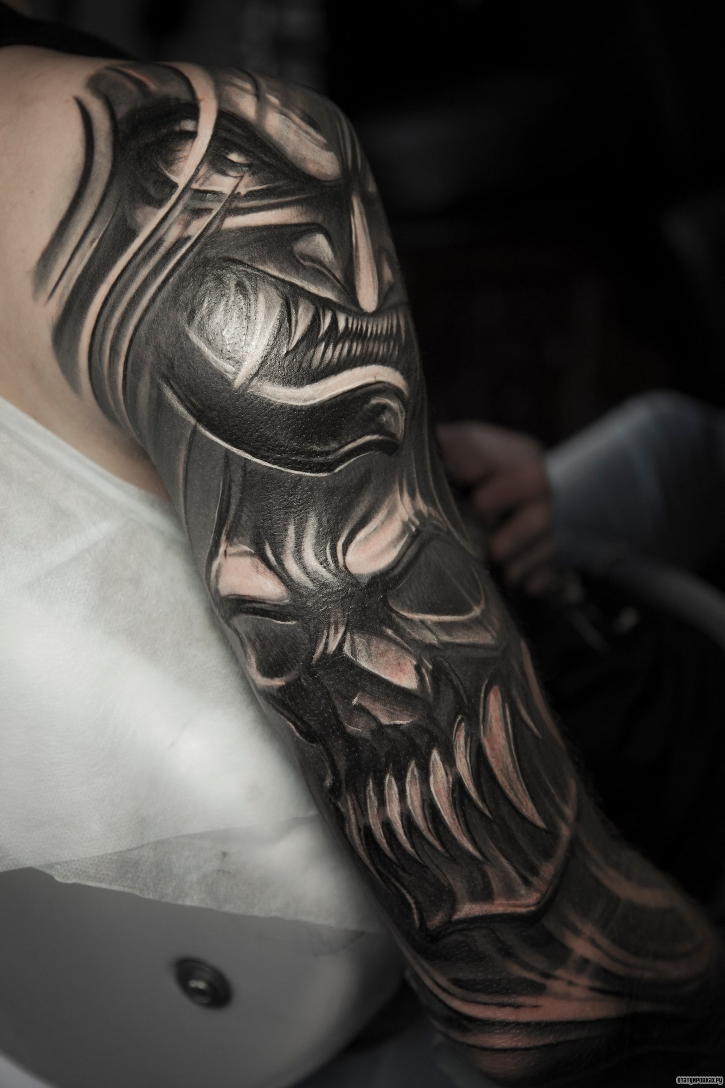 Фотография татуировки под названием «Две жуткие маски»