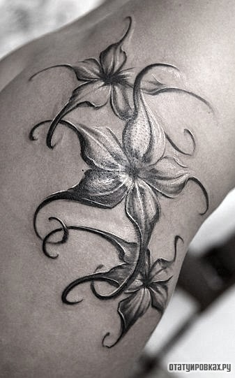 Фотография татуировки под названием «Три цветка»