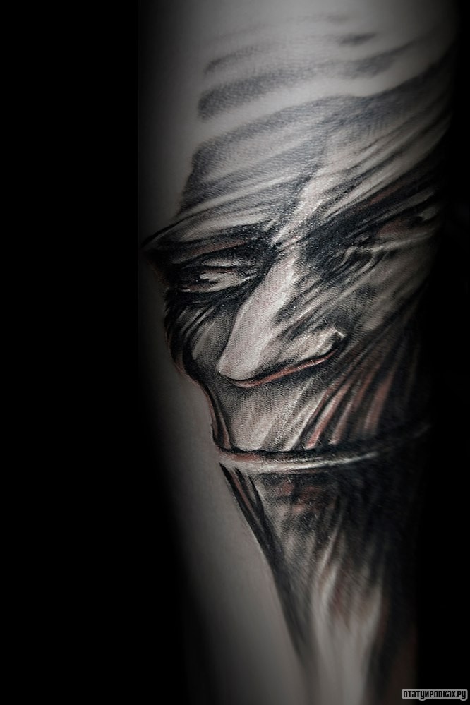 Фотография татуировки под названием «Очертания лица»
