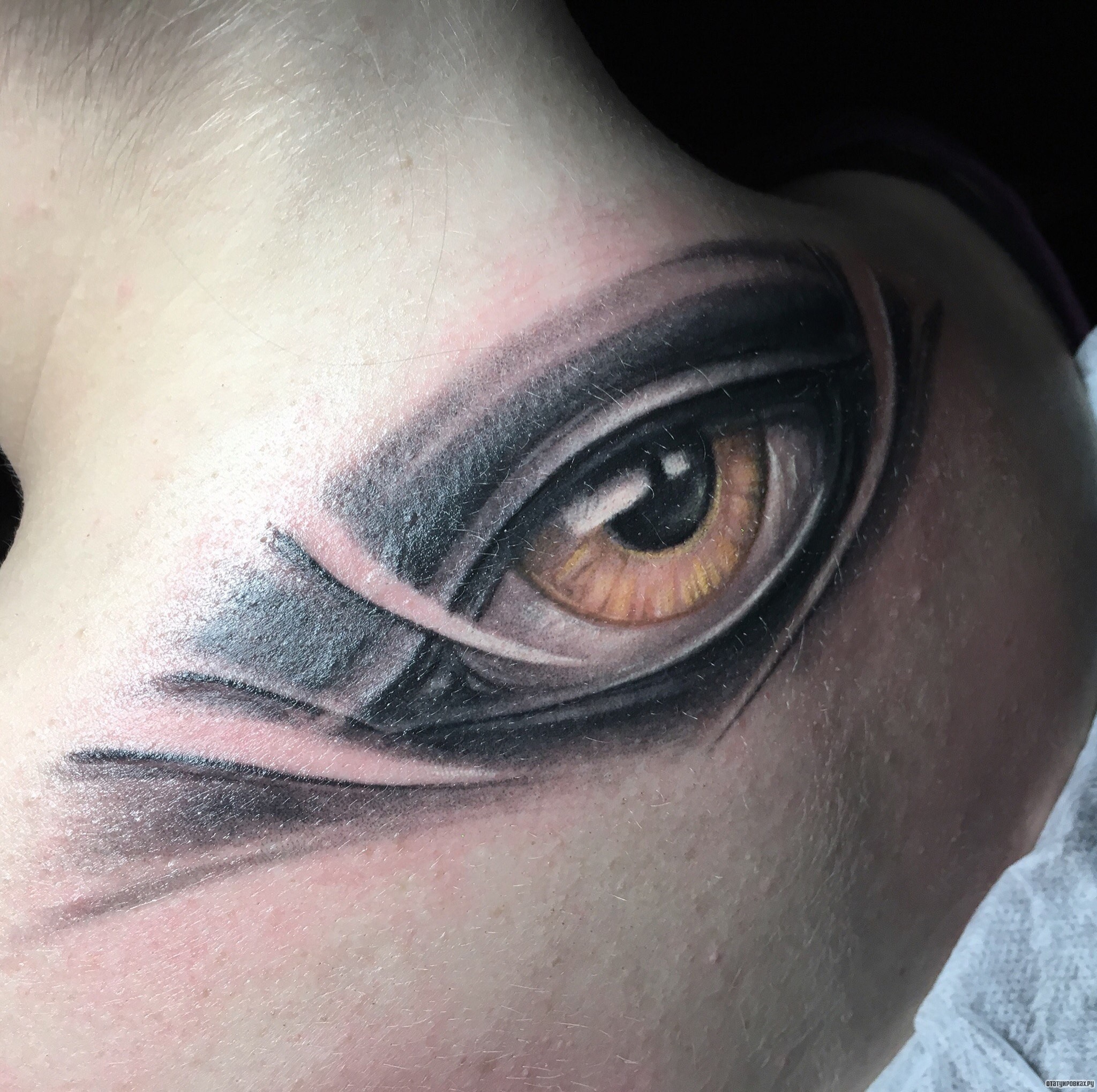 Фотография татуировки под названием «Большой глаз»