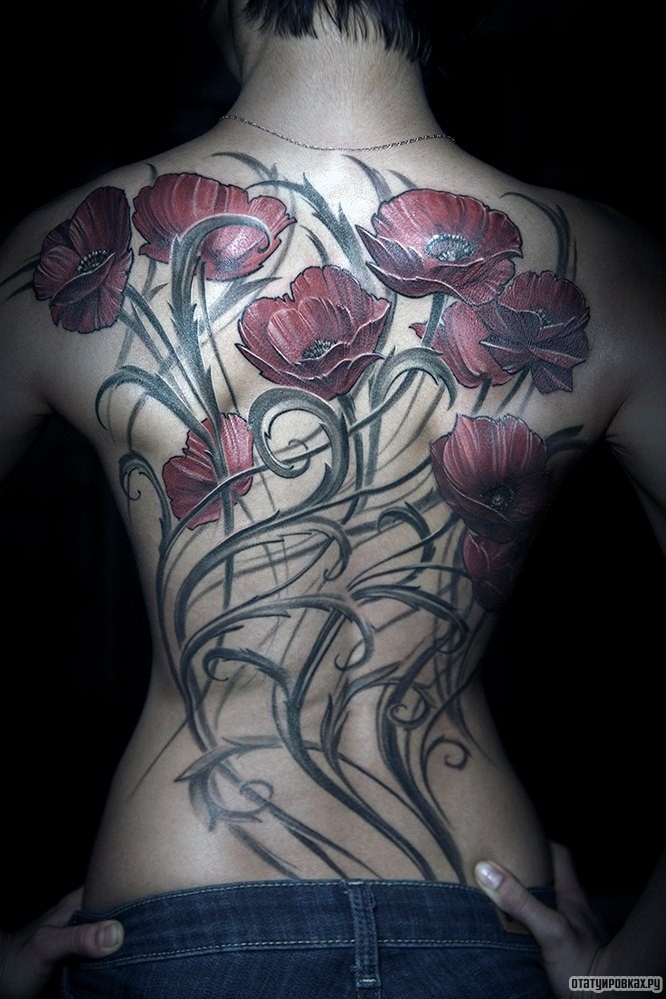 Фотография татуировки под названием «Цветы мака с узорами»