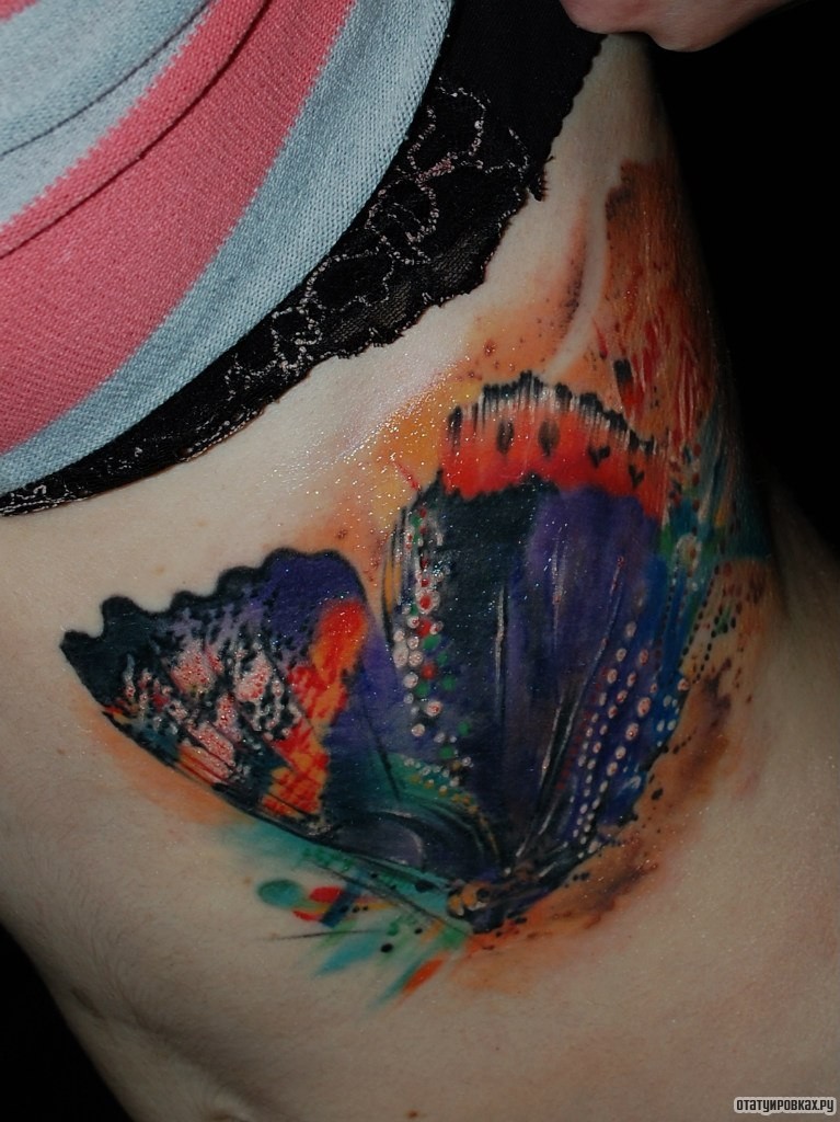 Фотография татуировки под названием «Бабочка разноцветная»