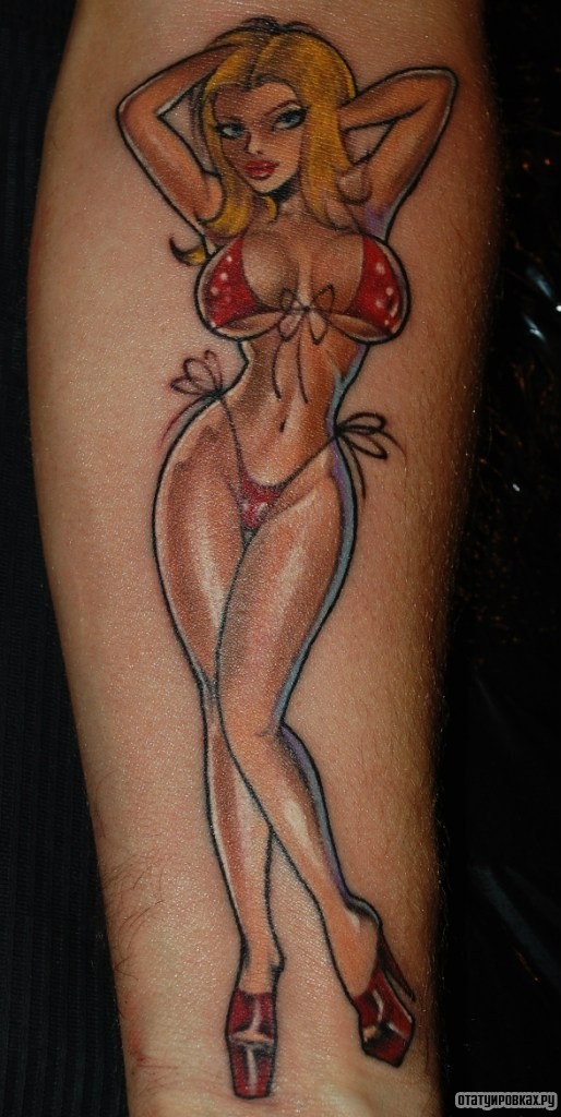 Фотография татуировки под названием «Девушка в бикини»