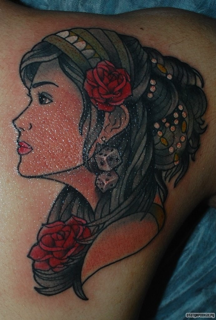 Фотография татуировки под названием «Девушка в платке»