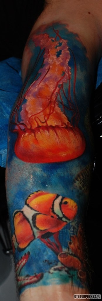 Фотография татуировки под названием «Подводный мир, медуза и рыба»