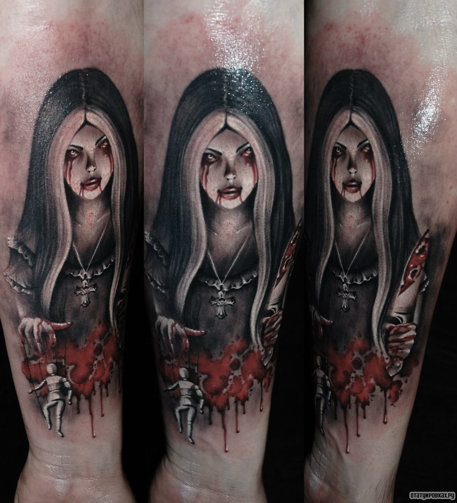Фотография татуировки под названием «Кровавая девушка»