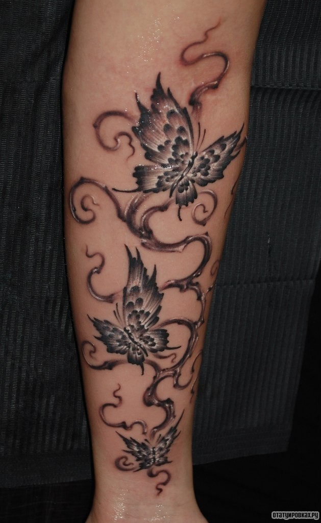 Фотография татуировки под названием «Узоры с бабочками»