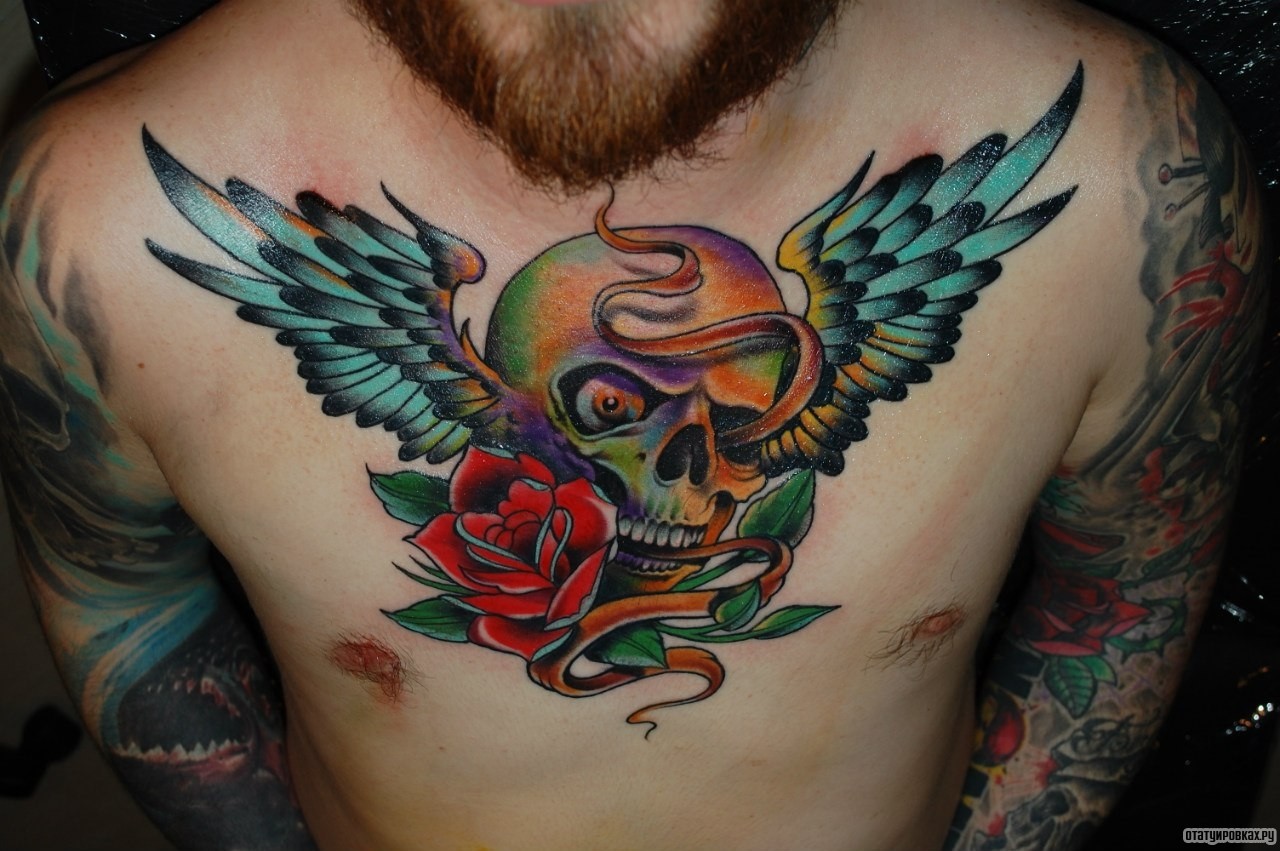 Фотография татуировки под названием «Череп с крыльями и роза»