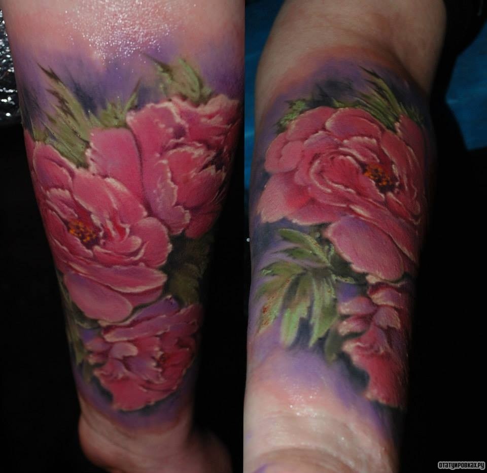 Фотография татуировки под названием «Нежные цветы пионов»