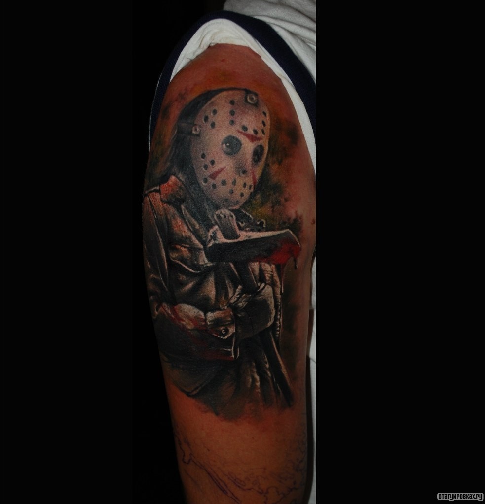 Фотография татуировки под названием «Человек в маске с топором»